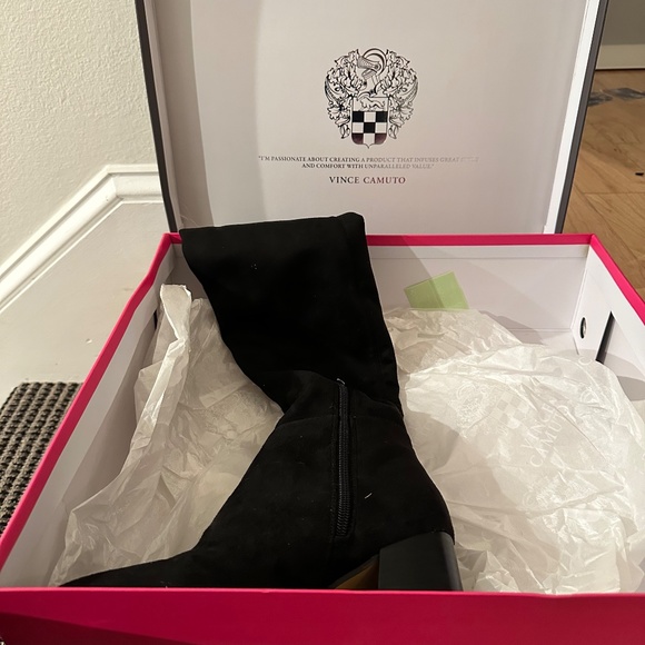 VINCE CAMUTO Black Stretch Microsuede Boots - Brand new in the box!! Size 7 - Picture 10 of 10